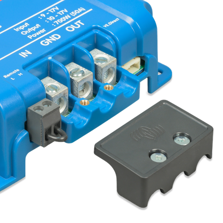 âClose-up of Victron Orion XS DC-DC charger input/output terminals for starter and service battery connectionsâ
âVE.Direct port and wiring connections on Victron Orion XS DC-DC charger for monitoring and diagnosticsâ